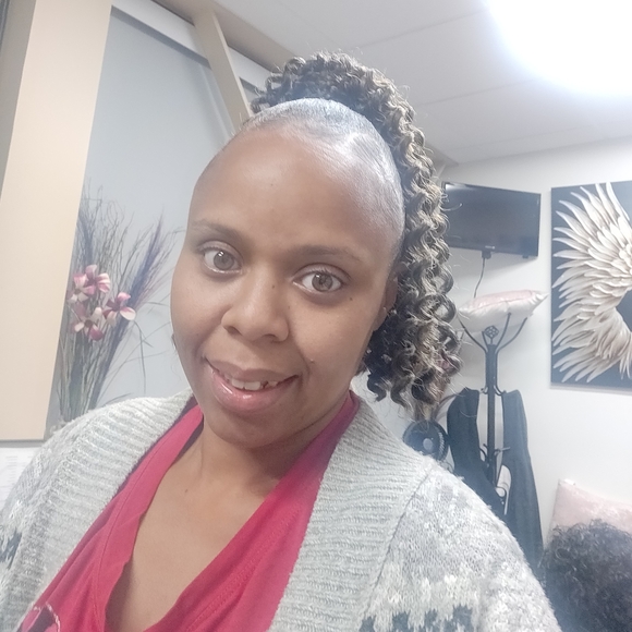 Meet your Posher, Trenita - Picture 2 of 4